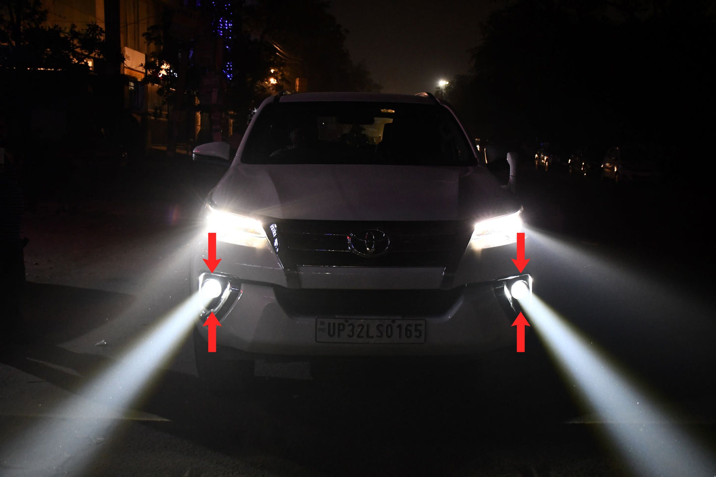https://www.carplus.in/cdn/shop/files/HAMAAN-Laser-LED-Fog-LampSuitable-for-Suzuki-Ford-Honda-FOG-LIGHTS-KMH-2_1445x.jpg?v=1683243857