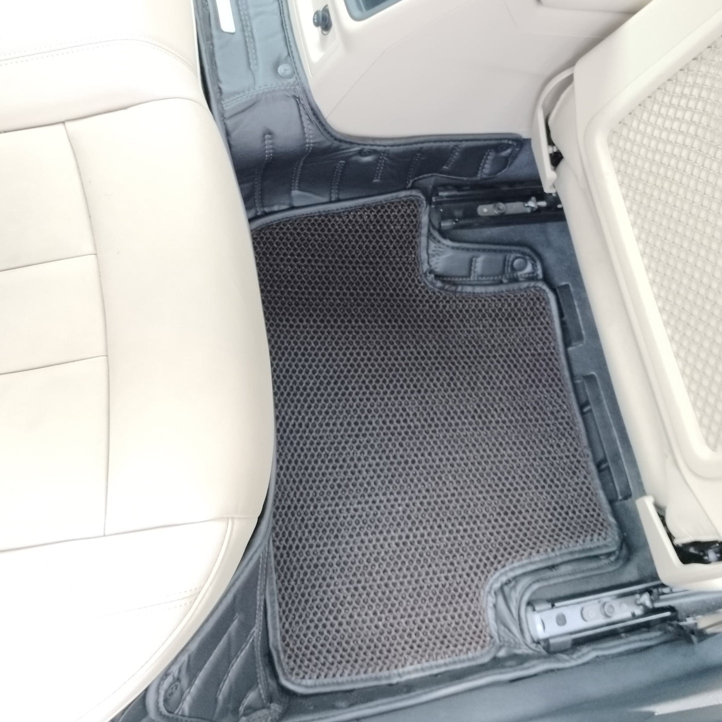 
                  
                    Top Gear 4D Rody HC Leatherite Car Mats for Audi A4 II-Black(HC-Coffee)-7D MATS-TOP GEAR-CARPLUS
                  
                