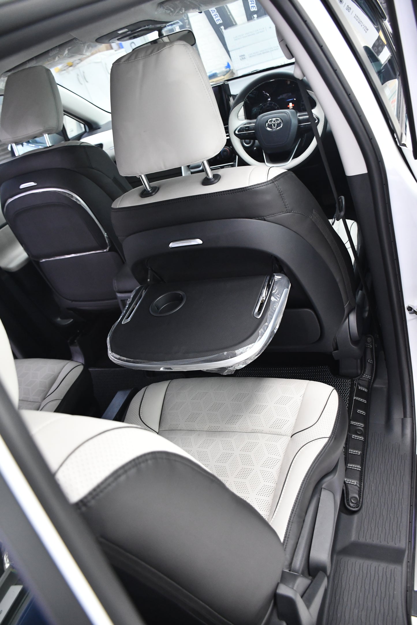 
                  
                    Top Gear GO BUDDY Multifunctional Car Seat Tray With Ambient Light for Toyota Hycross-LAPTOP TRAY-TOP GEAR-CARPLUS
                  
                