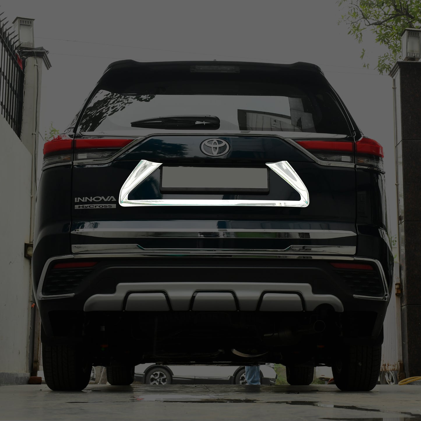 
                  
                    KMH Rear License Plate Frame for Toyota Hycross
                  
                