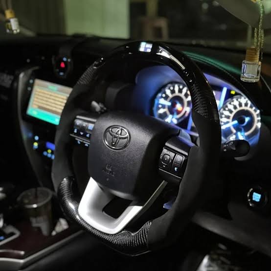 
                  
                    real carbon fibre steering wheel with LED alcantara for Toyota Fortuner / Crysta / Hilux
                  
                