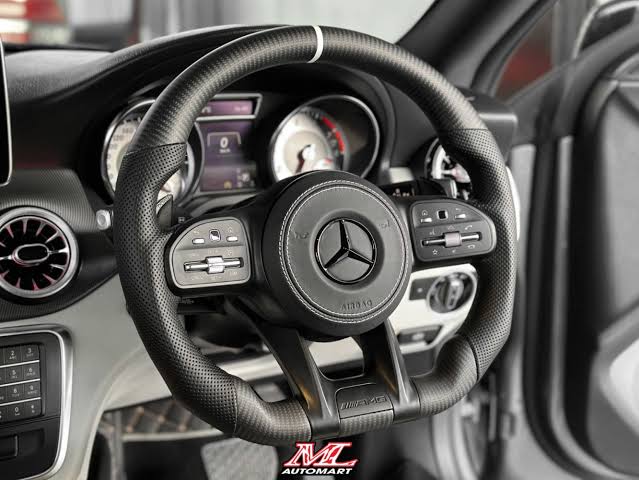 AMG Carbon Steering Wheel for Mercedes Black, E class W212 2009-2015 , E Class W213 2017 , C Class W204 2009-14 , GLA 2014/19 , Cla 2014-19 , A Class 176 2014-19 ,W166 2015-18 , W166 2015-18 , ML 2013-15 , GL 2013-15 , SLK , W205 2015-18 , W222 2014-16