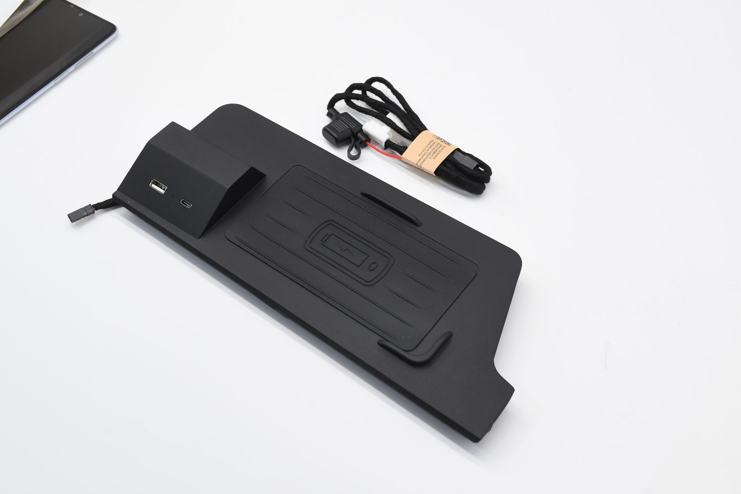
                  
                    X-Decibel Wireless Charger for Toyota Innova Hycross-WIRELESS CHARGER-X-DECIBEL-CARPLUS
                  
                